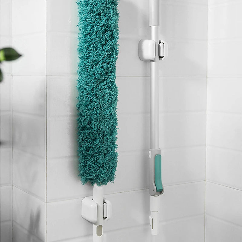 Crochet mural pour balai et brosse